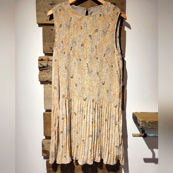 Elegant Cream and Gold Women's Dress - Picture 1 of 7